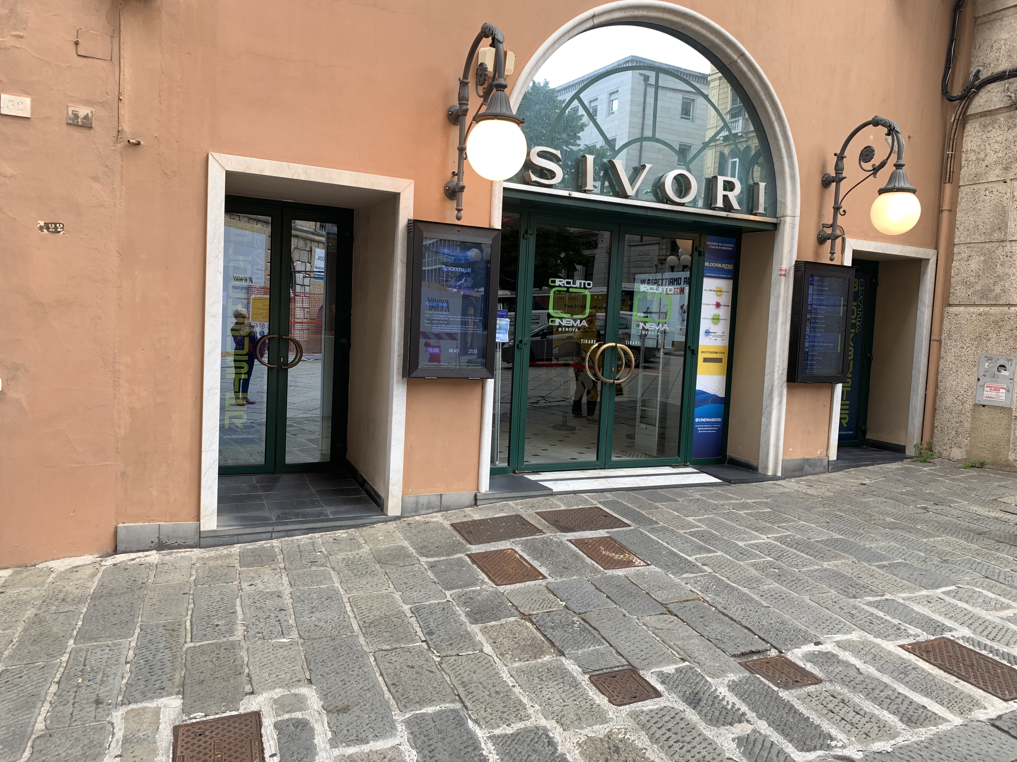 Sala cinematografica Sivori, ubicata in Genova – Salita di Santa Caterina civico 54R – piano S1 – T