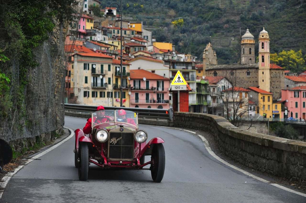 Le auto storiche della milanosanremo rombano nel weekend sulle strade