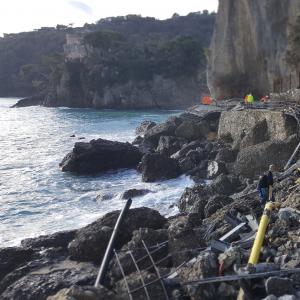 SP227 di Portofino: tecnici al lavoro con scavatore "ragno" (5)