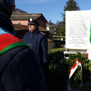 15 Il ricordo di Coreglia Ligure per i deportati ad Auschwitz del campo 52. La deposizione di una corona di CMGE