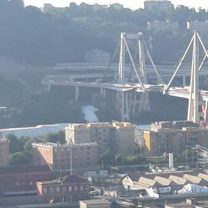 La demolizione del Ponte Morandi