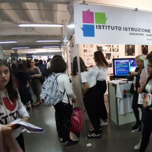 Gli stands delle scuole presenti 11