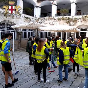 Settimana europea per la riduzione dei rifiuti, tanti cittadini e studenti del Classico Mazzini nel centro storico di Genova con Ecoattivi - Foto