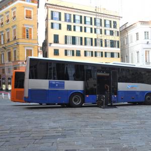 Presentati i nuovi mezzi ATP: i mezzi in Piazza Fontane Marose a Genova