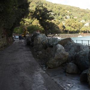 SP227 di Portofino: Massi posizionati per il riempimento (16)