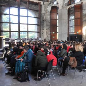 "Oltre il ponte, Partenza per l'ignoto" La platea di studenti - dettagli