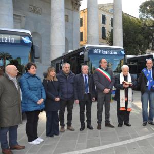 Nuovi mezzi ATP: Autorità davanti ai nuovi bus in attesa della benedizione