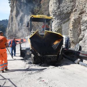 SP 227 di Portofino: ultimi interventi prima dell'inaugurazione, La posa dell asfalto 2 