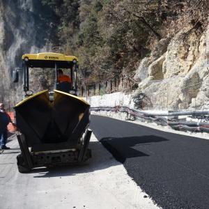 SP 227 di Portofino: ultimi interventi prima dell'inaugurazione, La posa dell asfalto 6