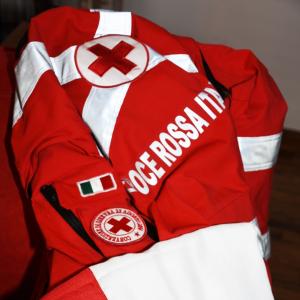 Giornata mondiale della Croce Rossa, l'emblema della organizzazione internazionale sventola su Piazzale Mazzini 6