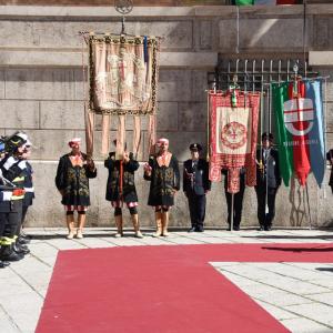 La cerimonia dell’alzabandiera 1