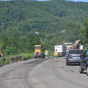 Passaggio ad Anas S. P. 35 dei Giovi, lavori di asfaltatura - vista2