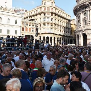 Genova nel cuore, i genovesi in Piazza De Ferrari (9)