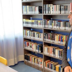 Inaugurazione biblioteca: la visita alla biblioteca, il consigliere delegato di CMGE Franco Senarega 2