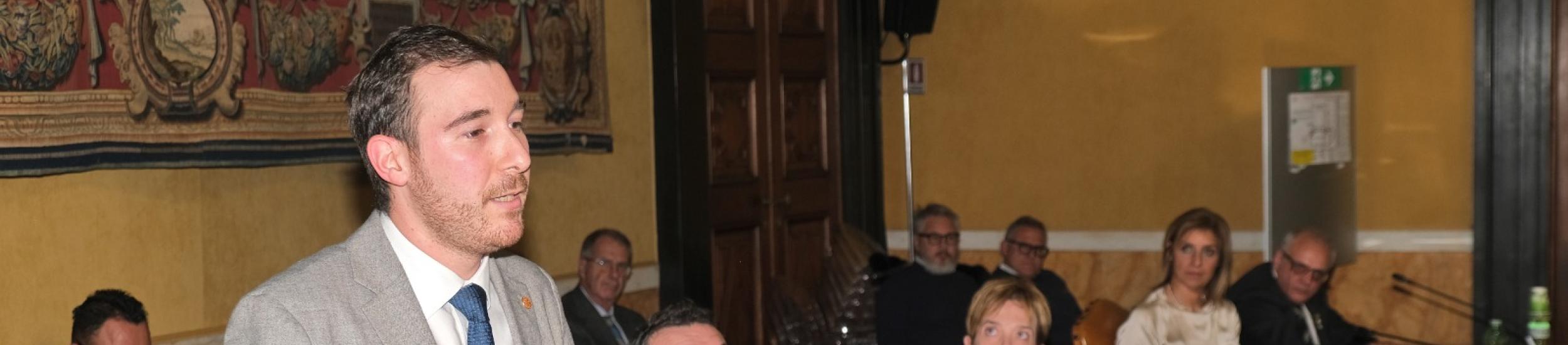 Un momento del consiglio metropolitano con l'intervento di Stefano Damonte