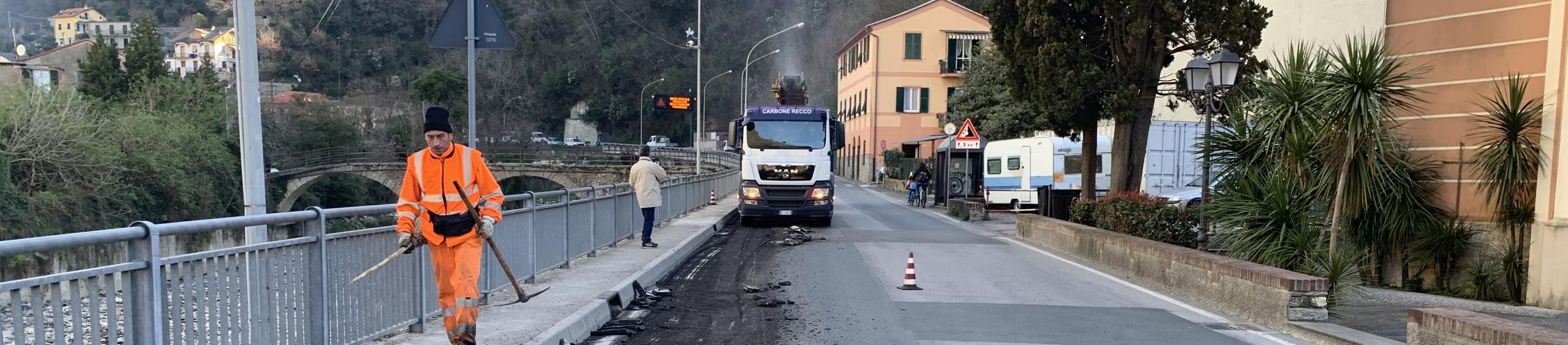 lavori di asfaltatura eseguiti all'ingresso di Recco