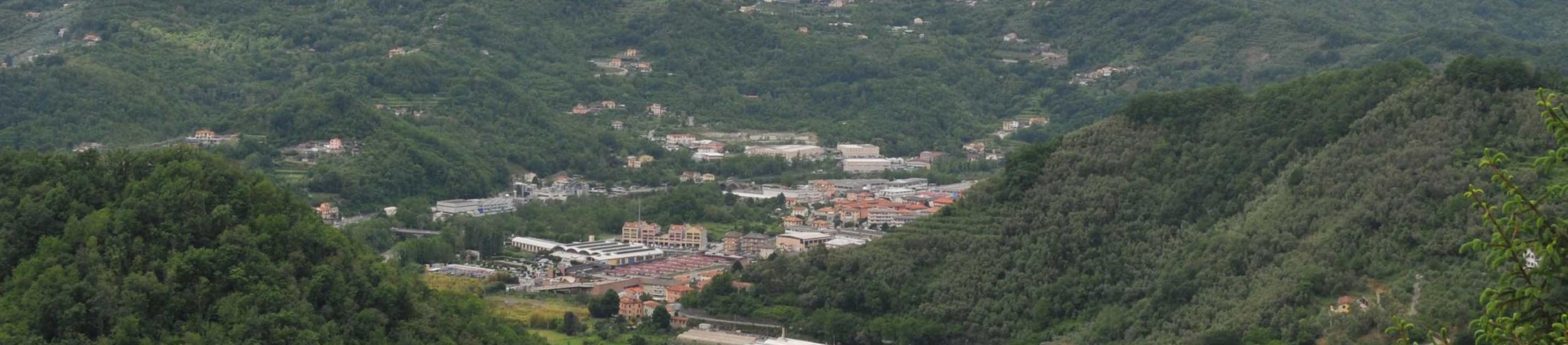 immagine di repertorio relativa ad alcuni insediamenti industriali sull'Entella