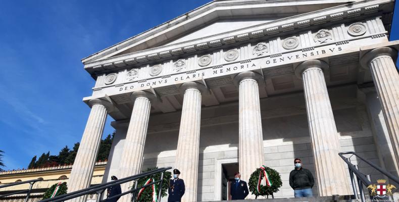 Cimitero di Staglieno, la deposizione delle corone, per rendere omaggio ai caduti di tutte le guerre