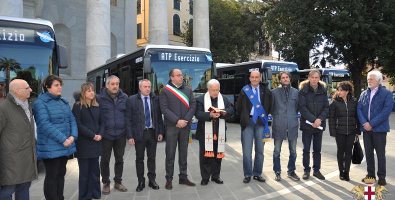 Nuovi mezzi ATP: Autorità davanti ai nuovi bus in attesa della benedizione