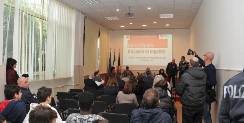 Incontro "Oltre il ponte - a scuola di legalità" 1 
