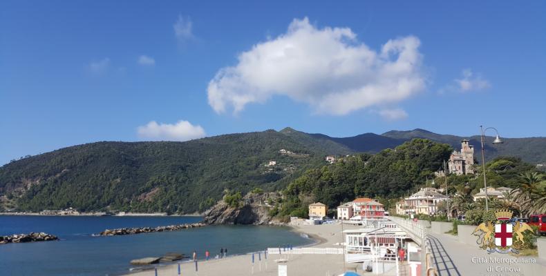 Moneglia , La spiaggia e la passeggiata