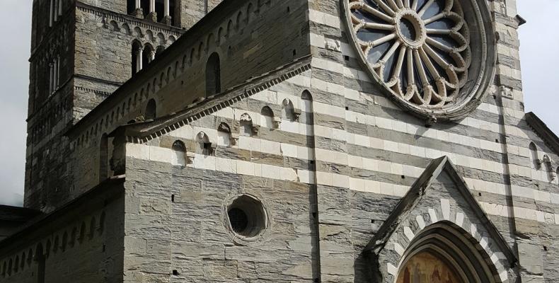 Cogorno, Basilica di San Salvatore dei Fieschi, vista laterale