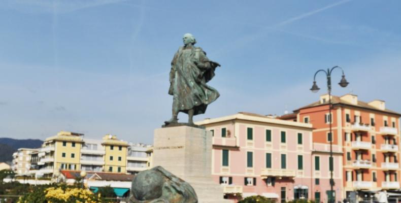 Lavagna, Monumento  di C. Colombo sul lungomare