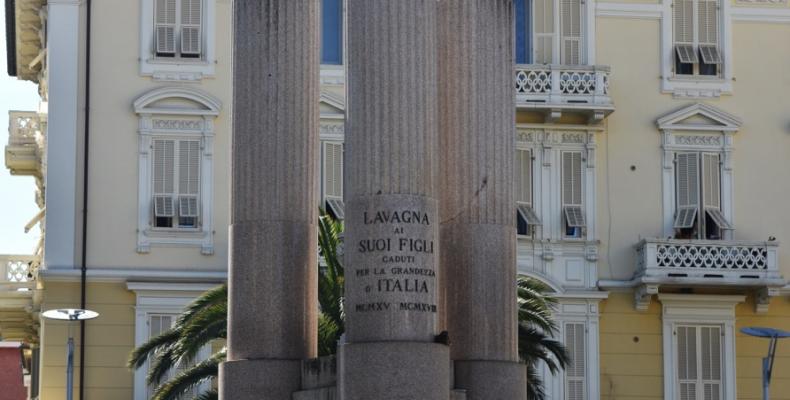 Lavagna,  Monumento ai caduti in Piazza Vittorio Veneto