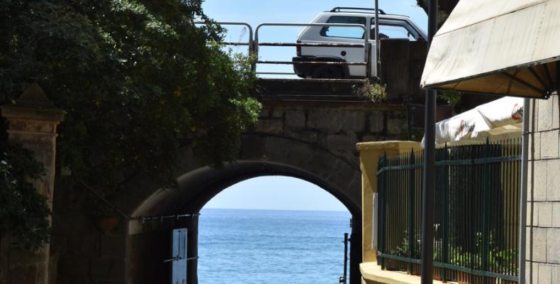 Lavagna, frazione Cavi Borgo, accesso alla spiaggia