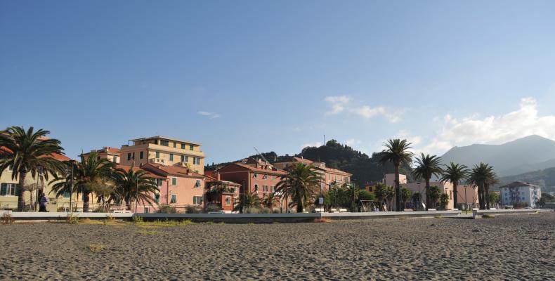 Sestri Levante, Frazione Riva Trigoso, la spiaggia