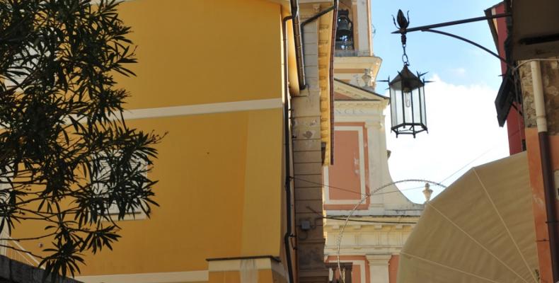 Moneglia, scorcio campanile Via Vittorio Emanuele