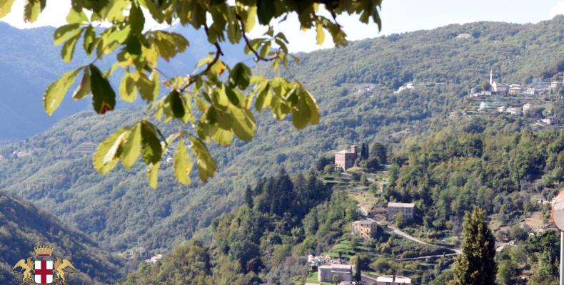 Lorsica, veduta chiesa e castello