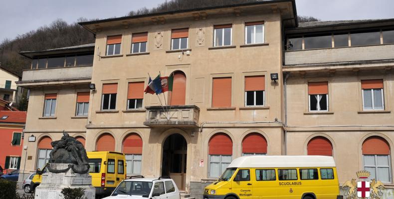 Montoggio, sede del Comune e scuola