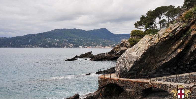 Zoagli, passeggiata a mare lato ponente e scogliera