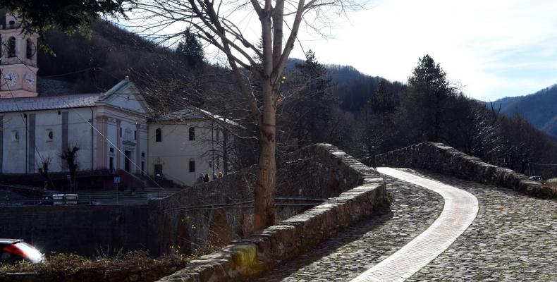 Montebruno, Ponte e chiesa 1