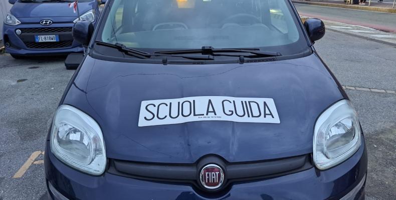 Immagine decorativa automobile scuola guida