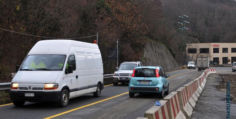Via i semafori, alle ferriere è tornato il doppio senso
