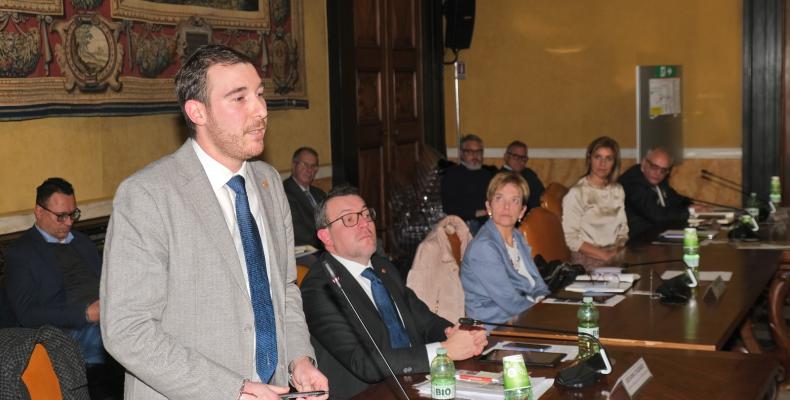 Un momento del consiglio metropolitano con l'intervento di Stefano Damonte. Un momento del consiglio metropolitano con l'intervento di Stefano Damonte