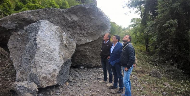 News: Sp10 di savignone: masso di oltre 40 tonnellate sulla strada, sopralluogo del vicesindaco metropolitano