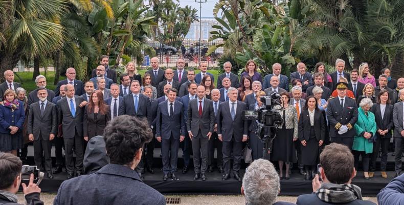 La foto di gruppo dei partecipanti al termine dell'incontro