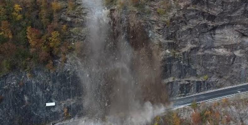 Rimossi con l'esplosivo 300mc di roccia sulla SP23 della Scoglina