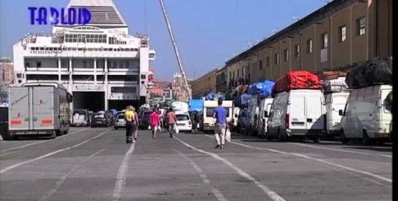 dogane, sul fronte del porto la merce transita anche con i passeggeri