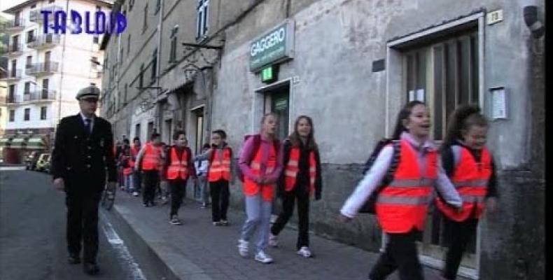 Pedibus, andare a scuola a piedi, un progetto con i bambini delle scuole elementari a Masone