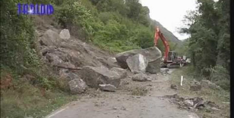 Caduta masso sulla SP10 di Savignone 