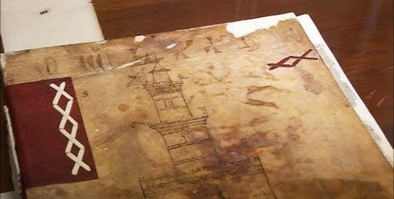 Restauro di documenti storici all'Archivio di Stato di Genova