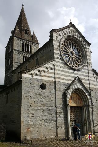 Cogorno, Basilica di San Salvatore dei Fieschi, vista laterale