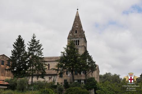 Cogorno, Basilica di San Salvatore dei Fieschi campanile 