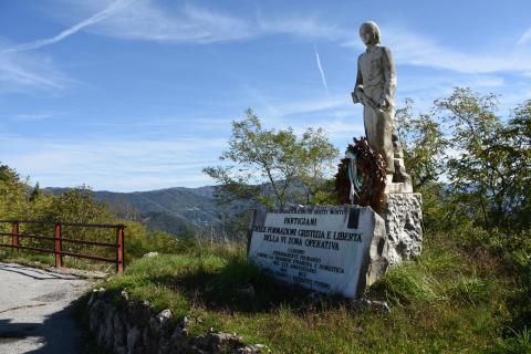 Bargagli, frazione Sant'Alberto monumento ai caduti