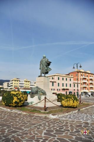 Lavagna, Monumento  di C. Colombo sul lungomare