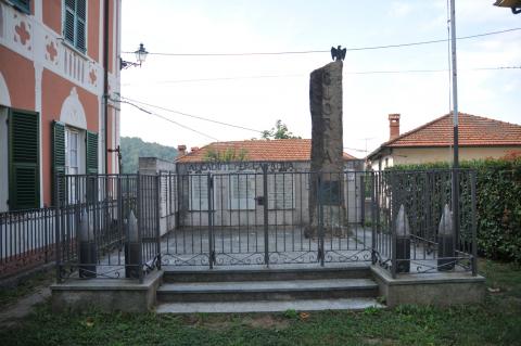 Savignone, Monumento ai caduti